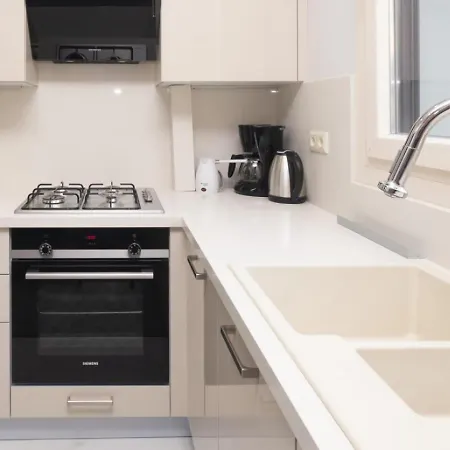 Flat Near Popular Attractions In Suadiye *