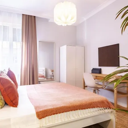 Flat Near Popular Attractions In Suadiye